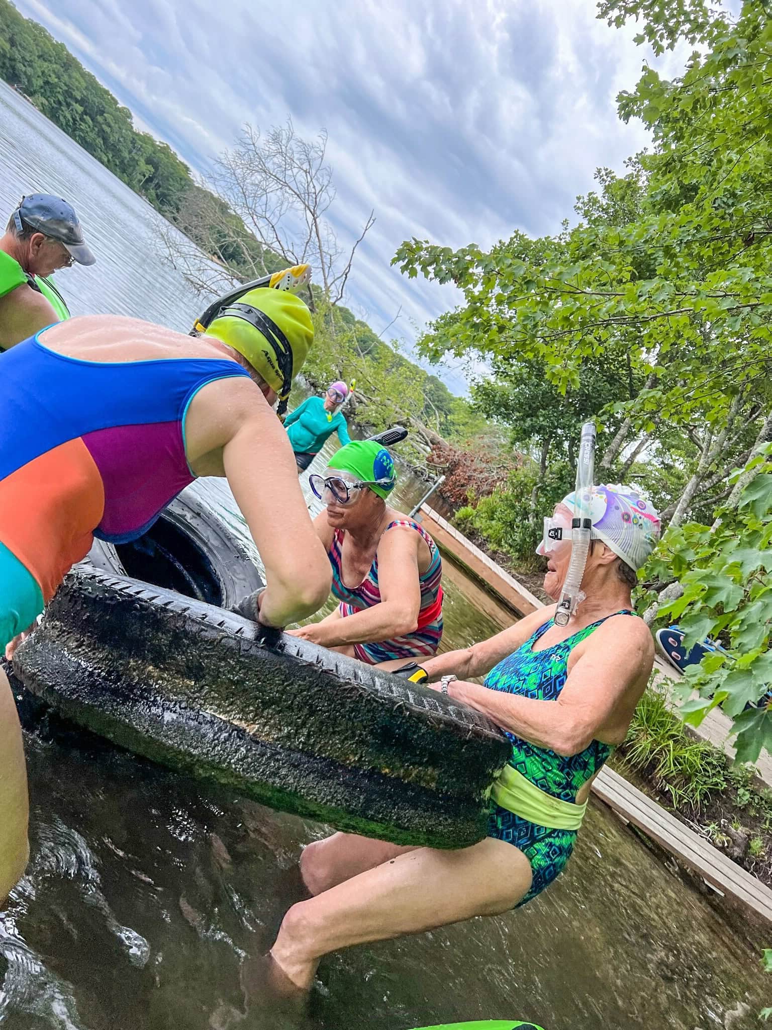 olaug old ladies underwater garbage vertical